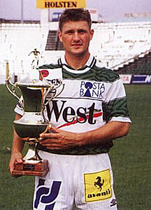 Keller met een van de door Ferencváros gewonnen bekers.